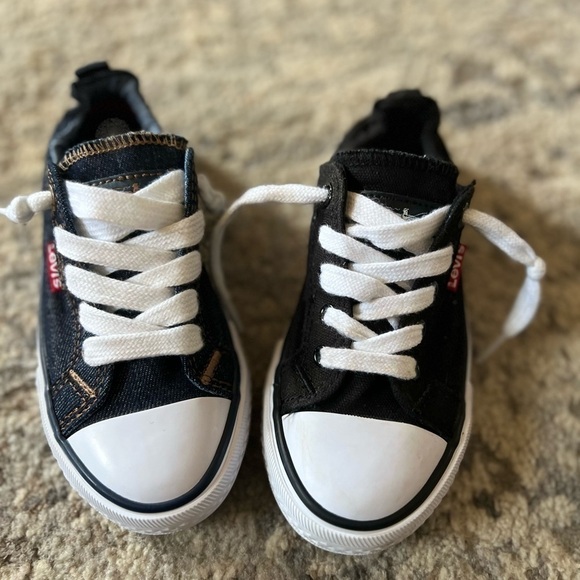 Youth size 12 mix and match Levi shoes - Picture 7 of 7